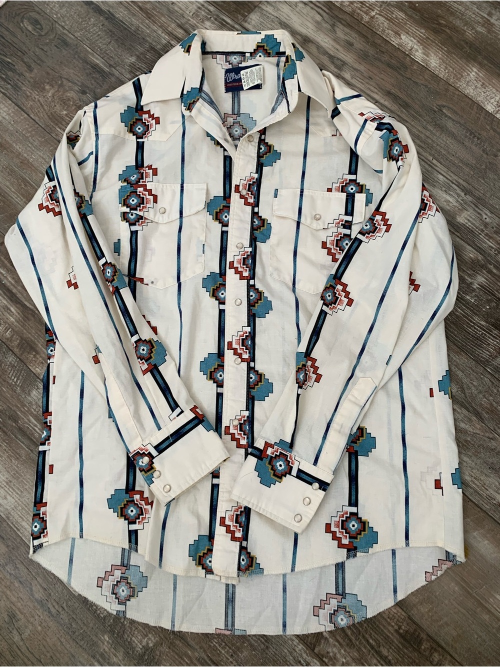 Wrangler vintage White Button-Up Shirt with aztec pearl snap